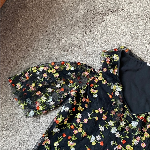 Pleione Black Floral Cold Shoulder Blouse SIZE L - Picture 2 of 6